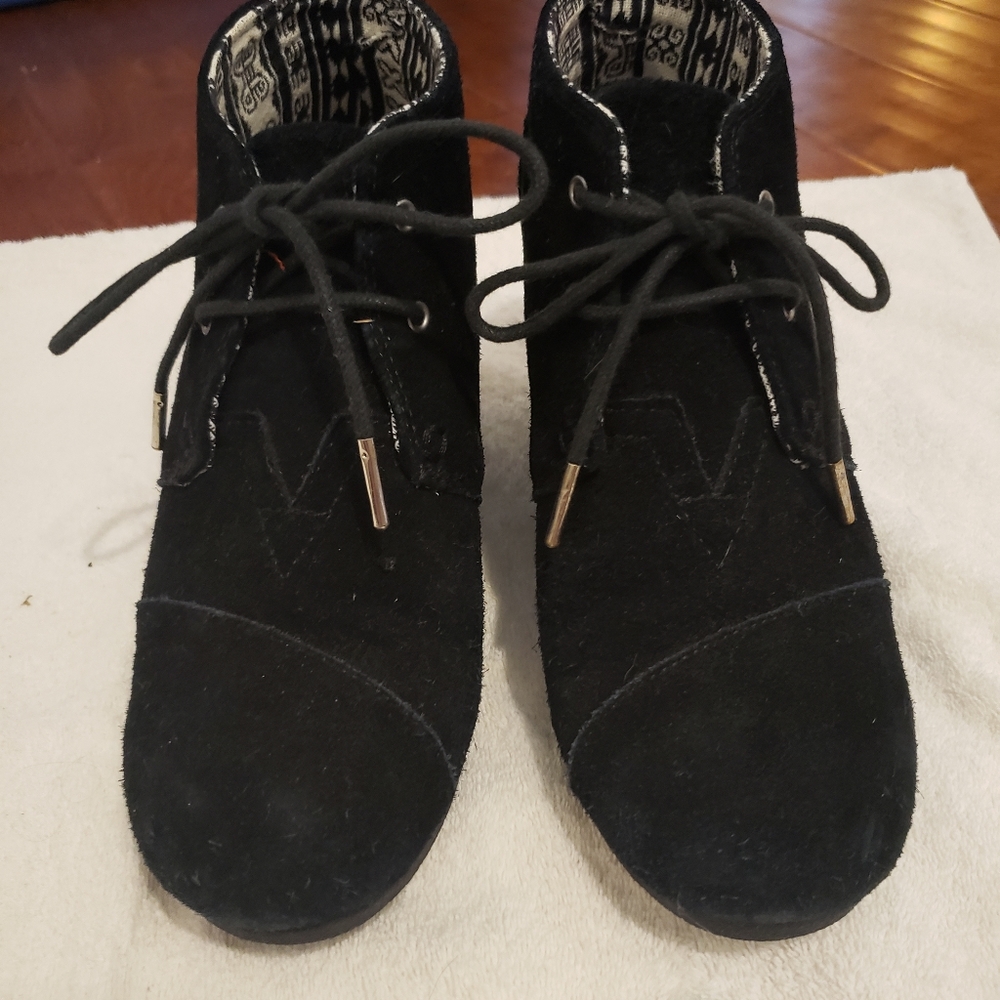 Shoes - Picture 4 of 5